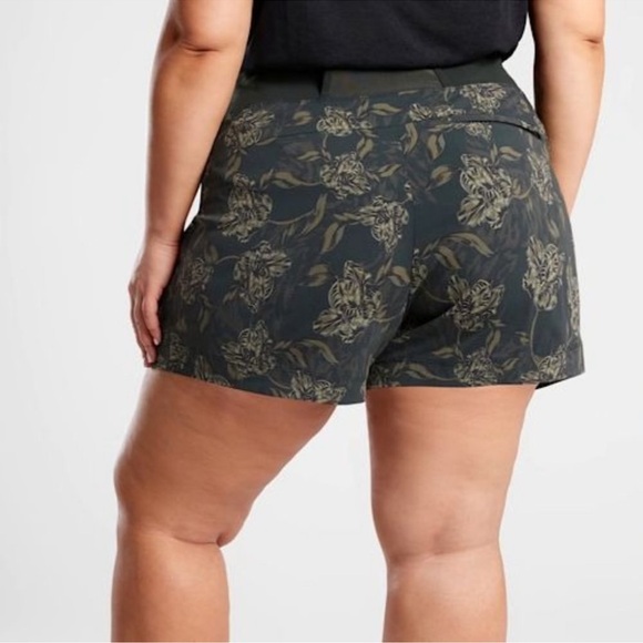 Athleta Trekkie North Printed Short Terra Firma Olive Green 18 NEW NWT - Picture 2 of 7